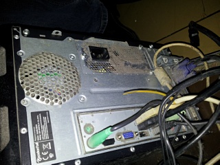 Verstaubter PC - Rckseite